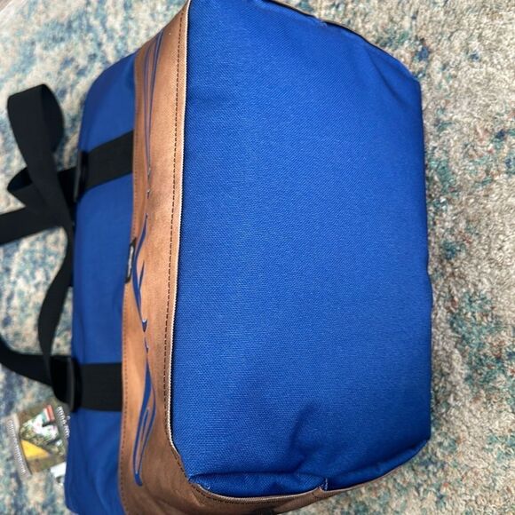 NWT Frio 360 Cooler With A Removable Bluetooth Speaker - Picture 5 of 9